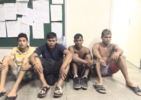 Homens com arma de fogo e drogas são presos no Japiim