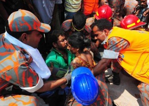 Bangladesh: 230 mortos e 40 resgatados após desabamento