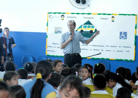 Campanha conscientiza alunos sobre o uso do transporte público