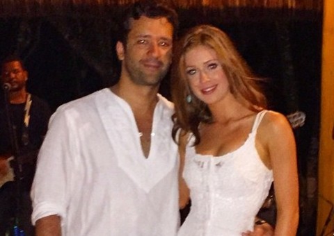   Marina Ruy Barbosa posta foto com namorado e fã questiona "É seu pai?"