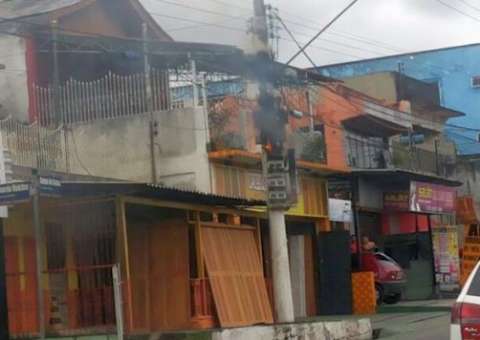 Sem manutenção, transformadores explodem por toda a cidade