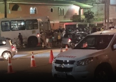 Idoso é atropelado por ônibus ao atravessar rua no Centro de Manaus