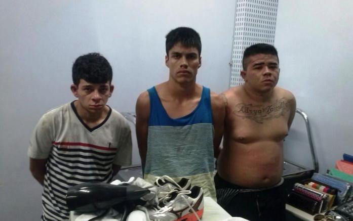 Assaltantes matém oito pessoas reféns e roubam salão de beleza