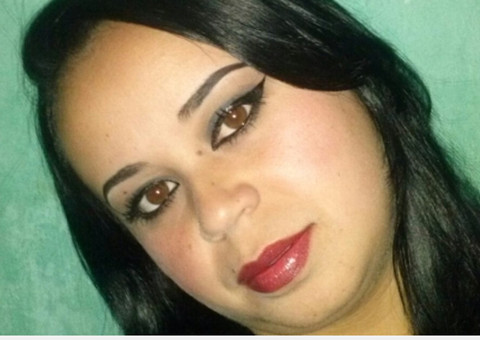 Homem traído pelo Facebook e WhatsApp mata mulher com um facão 