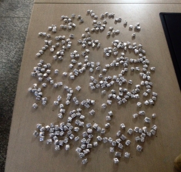 345 trouxinhas de maconha são apreendidas com homem no São José