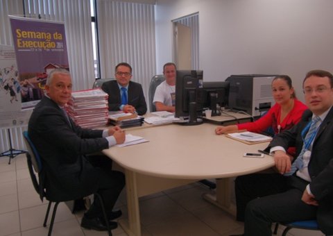 Justiça do Trabalho promove acordo entre Caixa e funcionários