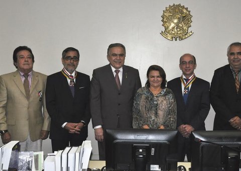 Medalha Ordem do Mérito entregue a personalidades pelo TRT