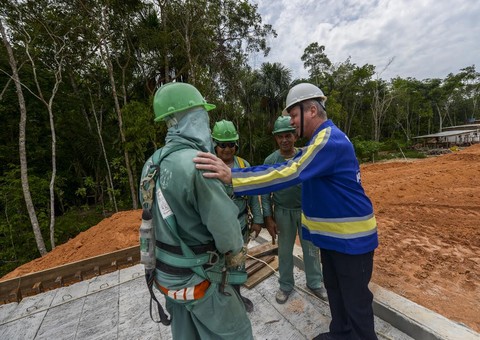 Artur confirma novo pacote de obras para Manaus