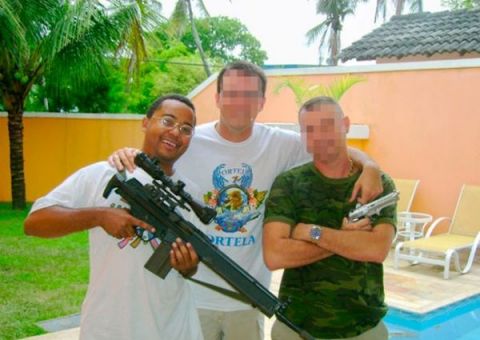 Bombom nega ter feito foto e Dudu Nobre tem que se explicar com à polícia
