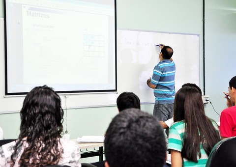 UEA seleciona profissionais para Ciências Econômicas, Logística e Educação Física