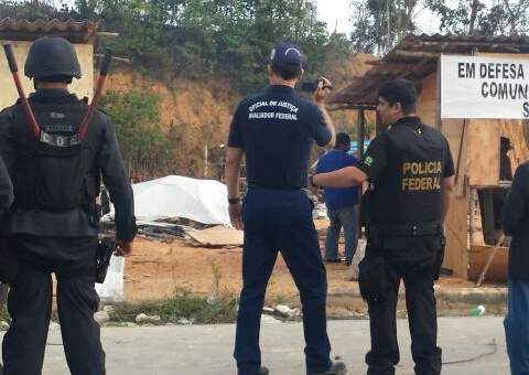 Menor é ferida em confronto com polícia em reintegração de terreno da Suframa