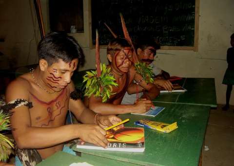  Projeto voltado para formação de magistério indígena beneficia diretamente 45 mil alunos