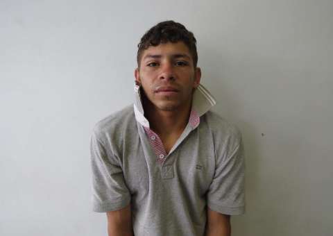 Jovem é preso com 35 trouxinhas de drogas na Zona Sul