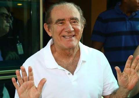  Após alta, Renato Aragão volta a ser internado no Rio