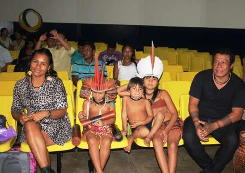 Semed oferece alfabetização bilíngue para alunos indígenas