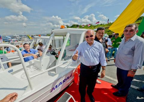 José Melo entrega equipamentos e veículos para ampliar os serviços de saúde