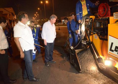 Prefeito fiscaliza obras das novas calçadas padronizadas da Djalma Batista