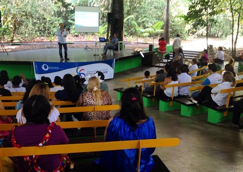 Alunos preparam mostra para destacar importância da biblioteca na escola