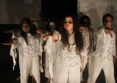 Clássico teatral “As Bacantes” é apresentado em escolas e centro de arte municipal