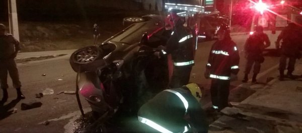 Casal de jovens morre em acidente na avenida das Torres