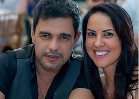  Zezé Di Carmago carrega namorada nos braços em academia