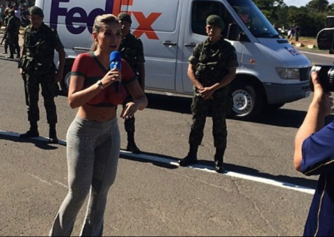 Andressa Urach está de plantão esperando Cristiano Ronaldo