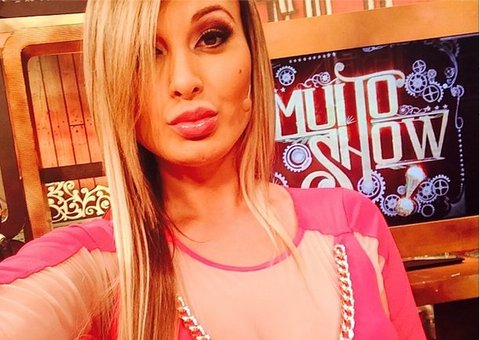 Andressa Urach faz cirurgia para retirar líquido que engrossava coxas