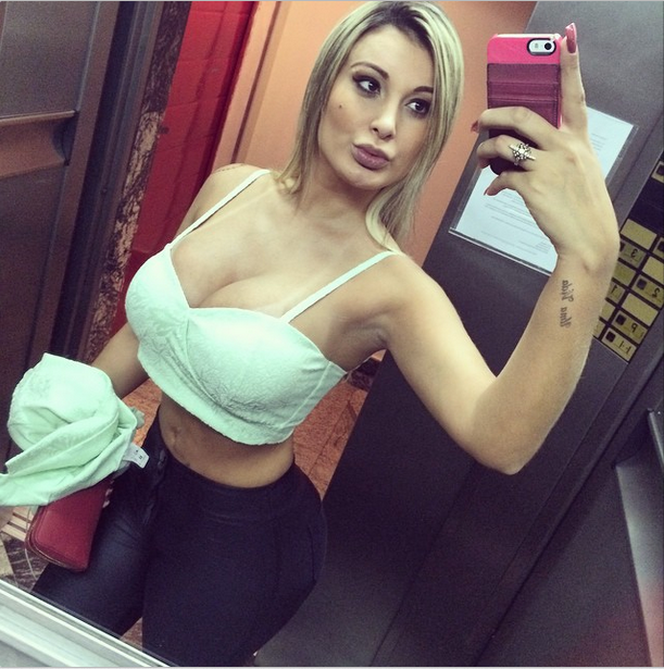 Após polêmica com o pai, Andressa Urach agradece mãe por apoio