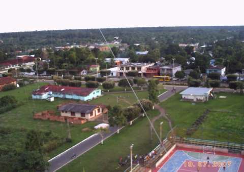 Comunitários debatem construção de ponte sobre lago