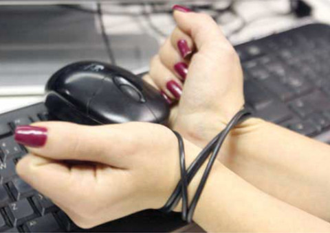 Viciados em internet têm orientação via e-mail