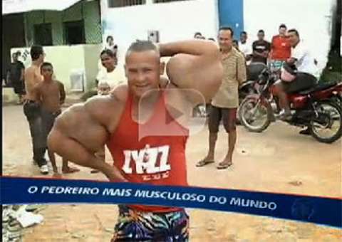 Pedreiro injeta óleo mineral e fica gigante