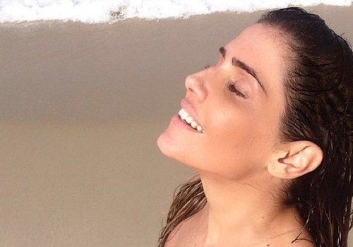 Deborah Secco é criticada por estar feliz. Entenda