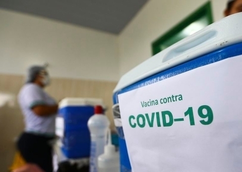 Casal de empresários aparece em lista parcial de vacinados em Manaus 