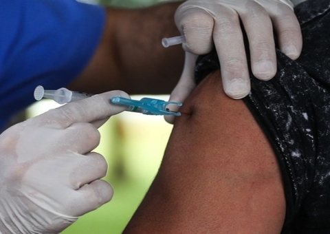 Vacinação é ampliada a novos grupos de trabalhadores da saúde no Amazonas