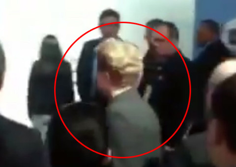 Dilma é longamente vaiada em feira nesta terça e sai triste sem dizer nada