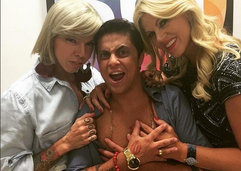   Thammy Miranda tem peitoral apalpado e mostra resultado de cirurgia