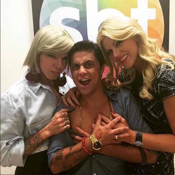   Thammy Miranda tem peitoral apalpado e mostra resultado de cirurgia