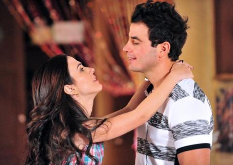 Valdirene se casa com Carlito e vira cantora gospel