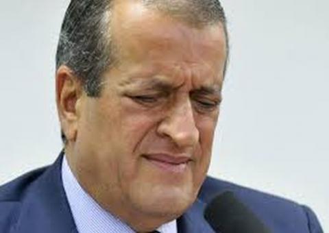 Mais quatro réus condenados no mensalão têm prisão decretada e Costa Neto entrega carta de renúncia