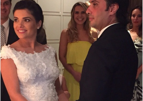 Vanessa Giácomo se casa de vestido curtinho