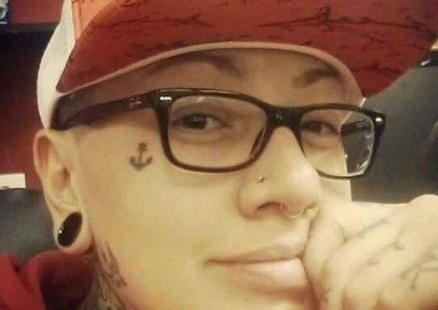 Igreja interrompe funeral e expulsa família e amigos ao descobrir que mulher morta era gay
