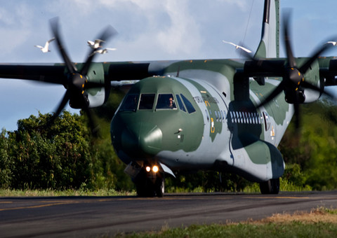 Você sabia que pode viajar de graça nos aviões da FAB? Veja como