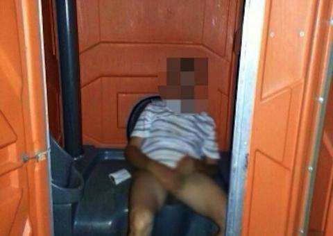 Vereador é fotografado nu em banheiro