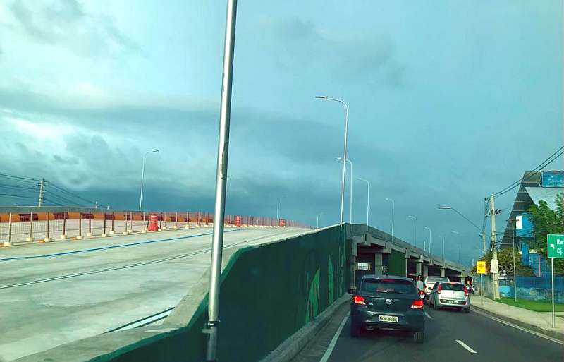 Viaduto do Manoa continua interditado após quase um mês