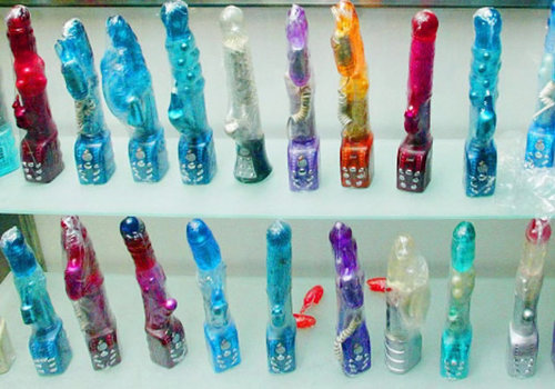 Ladrão ataca gerente de loja com um vibrador