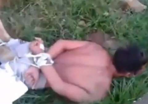 Vídeo de ladrão amarrado e colocado sobre formigueiro causa polêmica na internet
