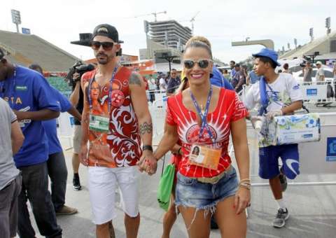 Celebridades acompanham de perto a apuração do Carnaval do Rio de Janeiro