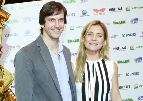 Adriana Esteves e Vladimir Brichta confundem paparazzi com bandidos