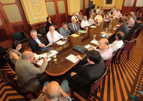 Manaus começa a receber ornamentação especial para Copa