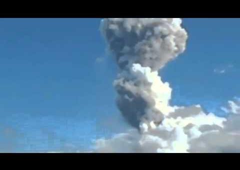 Vulcão explode e mata turistas que estavam próximos à cratera